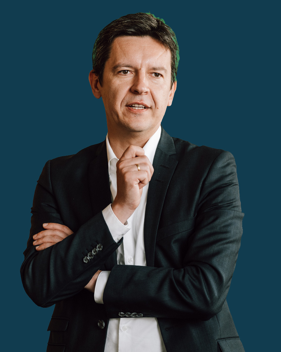 51b-02013_Portrait-0001